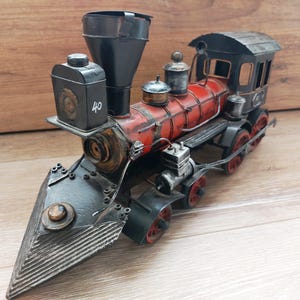 Handmade Metal Steam Train Model: Vintage Locomotive Decor , Metal Art