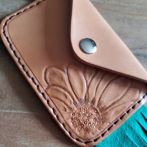 Porte-cartes en cuir, Porte-cartes marguerite, Portefeuille estampé à la main, Porte-monnaie, Porte-cartes en cuir