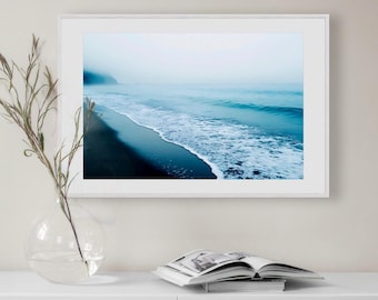 Misty Blue Beach-fotografie: kustzeegezicht kunstafdruk, ingelijst of ingelijst