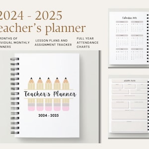 以下が含まれることがあります： 白い表紙に螺旋綴じの教師用プランナー。表紙にはピンクの消しゴムが付いた鉛筆が5本並んだデザインと「Teacher's Planner」と「2024-2025」の文字が書かれている。
