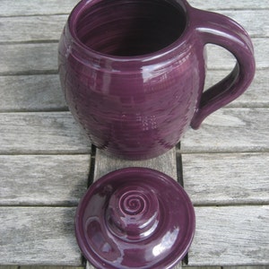 taza grande con tapa, violeta imagen 2