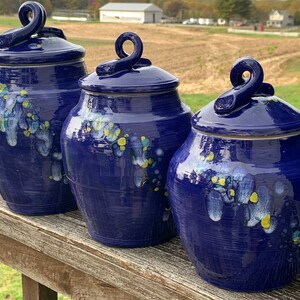 Botes de cocina, HECHOS A MANO, azul cobalto con cristales amarillos, blancos y turquesas