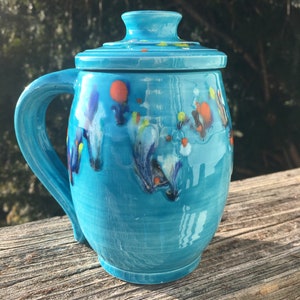 grande tazza coperta, turchese con cristalli colorati