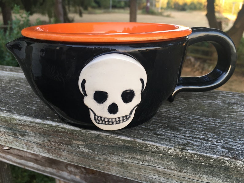 HAPPY HALLOWEEN Skull shaving scuttle image 1