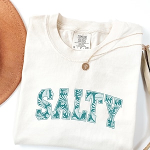 Camiseta Salty Comfort Colors - Camisa playera de moda para mujer - Camiseta de vacaciones de verano - Conjuntos de verano elegantes y bonitos para chicas