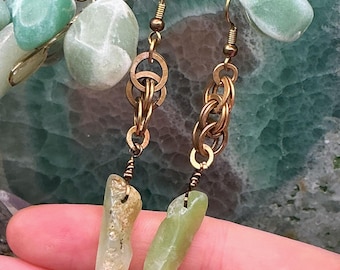 Green Serpentine Chainmail Earrings – Earthy Fairy-core, Nature Inspired Boho Jewelry, Raw Stone Drop Earrings