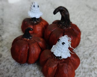 Crochet ghost earrings pattern