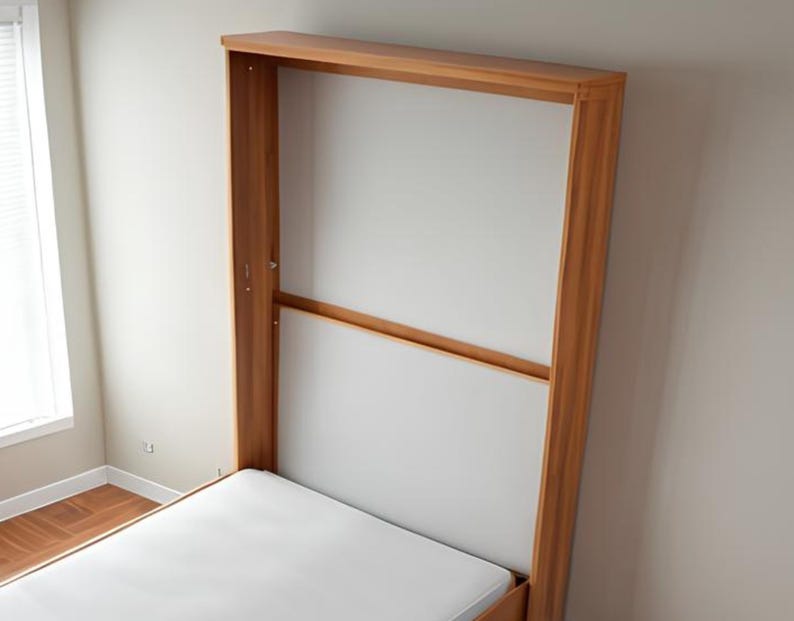 Peut inclure: Un lit mural en bois avec un matelas blanc. Le lit est repli&eacute; et semble &ecirc;tre dans un placard.