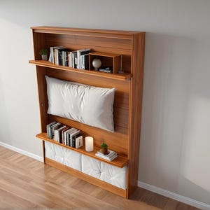 Peut inclure: Un lit mural en bois avec des &eacute;tag&egrave;res int&eacute;gr&eacute;es et une t&ecirc;te de lit avec un oreiller blanc. Les &eacute;tag&egrave;res sont remplies de livres et d'objets d&eacute;coratifs.