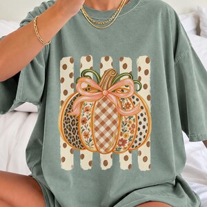 T-shirt graphique à nœud citrouille, T-shirt patchwork vichy léopard automne (Comfort Colors)