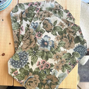 Vintage Beautiful Floral Tapestry Set of 4 Kitchen Dining Placemats