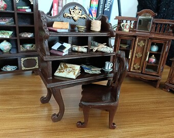 Scrivania In Legno Rossa In Miniatura Scala 1:12 &ndash; Stile Cottage Vintage &ndash; Per Casa Delle Bambole