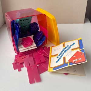 Vintage Soviet Plastic Building Kit, 100-Piece Retro Toy