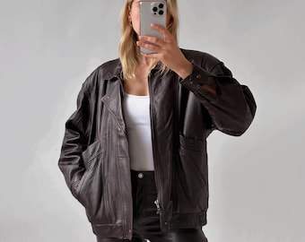 90年代風オーバーサイズブラウンレザージャケット：レトロストリート