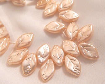 Glass Pearl Leaf Beads (24)