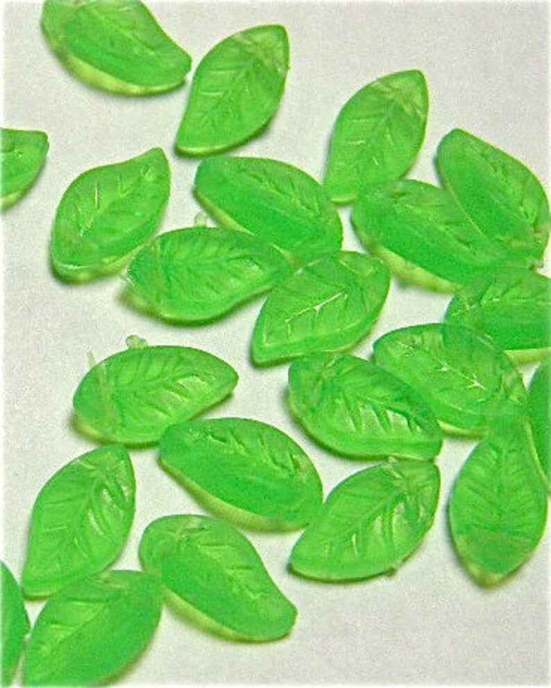 Green leaf Beads 10x6mm 100 pieces, Buy More and Save afbeelding 1