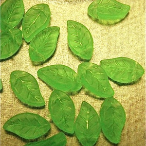 Green leaf Beads 10x6mm 100 pieces, Buy More and Save afbeelding 3