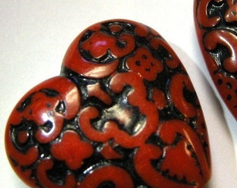 Cinnabar Plastic Hearts  25 mm (2)