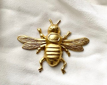 Medium Bee, Brass Stampings, Jewelry Ornament Findings, Bee Antique or Raw Brass, Buy More and Save