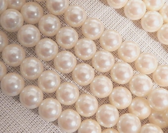 Vintage Faux Pearls, 8mm Pearls,1980s, Japanese Vintage Pearls, Cultura Pearls, 25 pieces