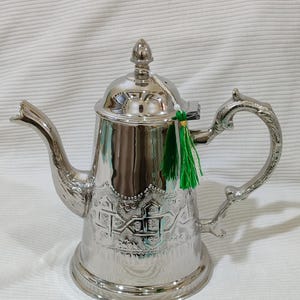 Tetera marroquí de plata hecha a mano / Tetera de menta grabada a mano / Regalo de Ramadán y Eid / Arte islámico
