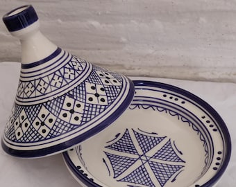 Blauwwitte Marokkaanse keramische tajine handgemaakte serveerschaal traditioneel aardewerk keukendecor