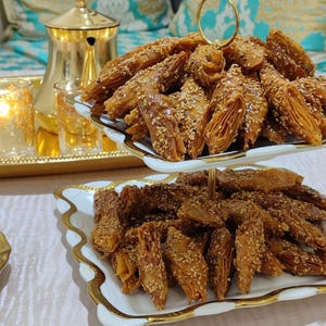 This curated gift box features an assortment of chabakia, moroccan pastries, and other traditional treats perfect for Ramadan and Eid. Each piece is handmade following centuries-old recipes, ensuring authentic flavors in every bite. From honey-soaked chebakia to nut-filled moroccan cookies, this collection represents the best of moroccan tradition. Presented in elegant packaging, these halal sweets are ideal for sharing with family