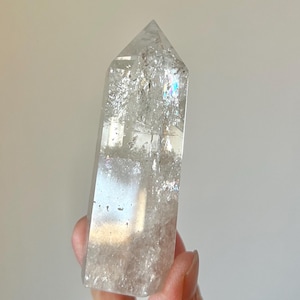 Torre de cuarzo transparente brillante de alta claridad A+ con destellos de arcoíris / Punta de cristal de cuarzo natural pulido / Rejilla de cristal Piedra principal Clease
