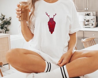 Red Deer Skull T-Shirt: Gothic Streetwear T-Shirt