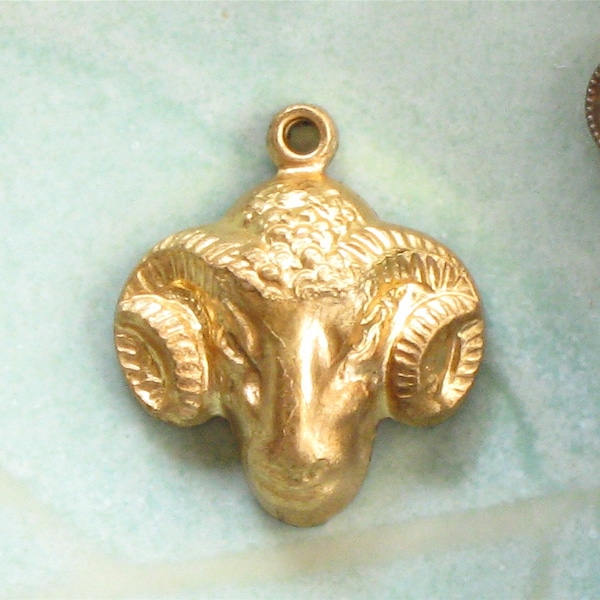 2 RAM Head gold jewelry pendant. Thick raw brass stamping made in US. 19mm x 16mm (ST30)