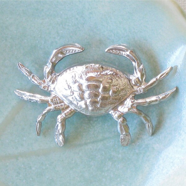 2 silver CRAB jewelry embellishment . 19mm x 30mm (FF40)