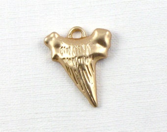 1 matte gold Shark Tooth pendant. Stunning piece. 18mm x 14.5mm (GT5g)