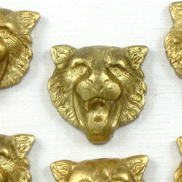 3 embellissements de bijoux en or lion. Emboutissage en laiton épais et brut fabriqué aux États-Unis. 13mm x 14mm (ST12nr).