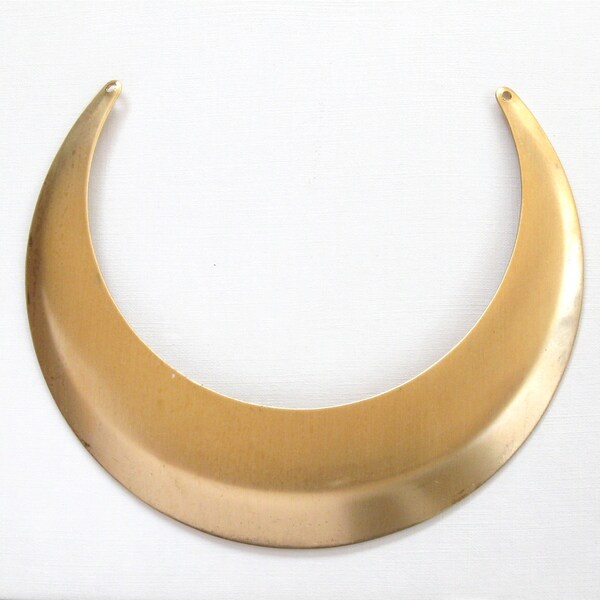 1 very large BLANK necklace collar bib in gold tone.  5.5 inches wide (ST200c). Please read description