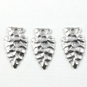 12 silver ARROWHEAD jewelry charms . 10mm x 19mm (ST64c)