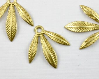 8 gold LEAVES jewelry charm pendant. Raw brass stamping. Nice leaf detail. Woodland charm. Tree leaf charm. 26mm x 25mm (S29c)
