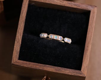 Anel Eternidade com Opala Arco-Íris Australiana Natural, Anel de Noivado em Ouro Maciço 14K ou 18K com Opala, Presente de Casamento para Ela, Anel de Compromisso, Anel Marcante