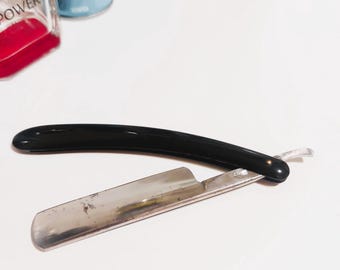 Vintage Straight Razor with Original Box – Classic 1956 Shaving Tool – Antique Barber Razor – Collectible Museum Piece