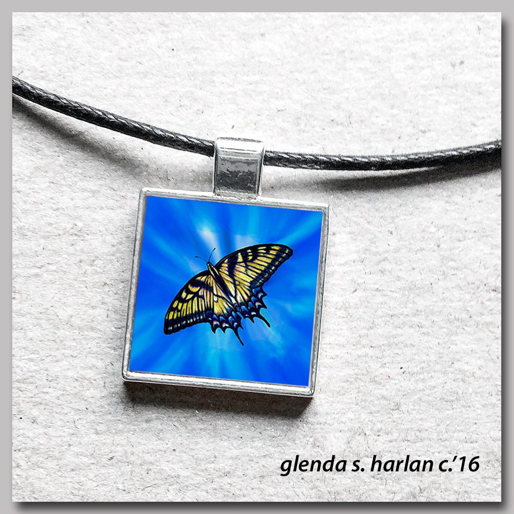 Schmetterling Anhänger, Blauer Hintergrund in Silber quadratischer Fassung,  schwarze verstellbare Kordel Schmetterling Schmuck, Geschenk für Sie,  Geschenk für Mädchen