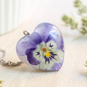 Dried flower necklace, Delicate flower necklace, Botanical necklace, Small flower necklace, Purple flower necklace, Unique gifts for mother