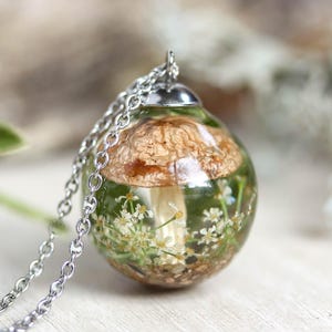 Mushroom necklace resin necklace, Terrarium necklace pendant, Dried flower necklace, Real leaf necklace, Delicate nature necklace, Gift idea