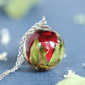 Preserved red rose necklace, Real flower necklace, Christmas gift for mother, Rosebud pendant necklace, Rose jewelry, Nature lovers jewelry