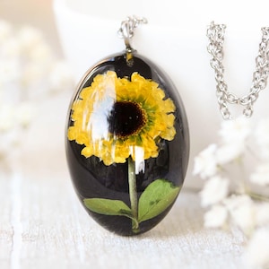 Sunflower necklace, Pressed flower necklace, Botanical necklace, Terrarium necklace, Unique birthday gift for women, Yellow flower necklace