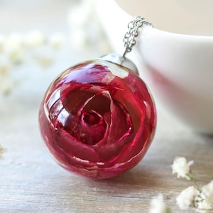 Dried rose necklace in resin, Pink flower necklace, Special gift for mother, Rose flower necklace, Resin flower jewelry, Rose bud necklace