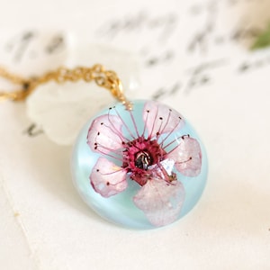 本物の桜のネックレス、可憐な花のペンダントネックレス、小さな花のネックレス、かわいい花のネックレス、娘への誕生日プレゼントのアイデア