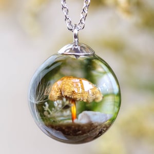 Mushroom pendant necklace, Moss necklace, Mushroom in resin necklace, Natural necklace for women, Botanical inspired jewelry, Mushroom lover