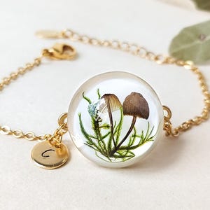 Pulsera de bosque con inicial de dije personalizada, joyería de planta de hongo real, delicado dije de pulsera boho, idea de regalo para amantes de la naturaleza para mujeres