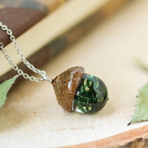 Acorn pendant necklace, Real plant necklace, Forest inspired necklace, Green moss necklace, Unique nature lover jewelry, Terrarium necklace