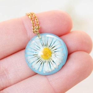 Daisy necklace, Real flower necklace, April birth flower necklace, White flower jewelry, April birthday gift for her, Flower charm necklace