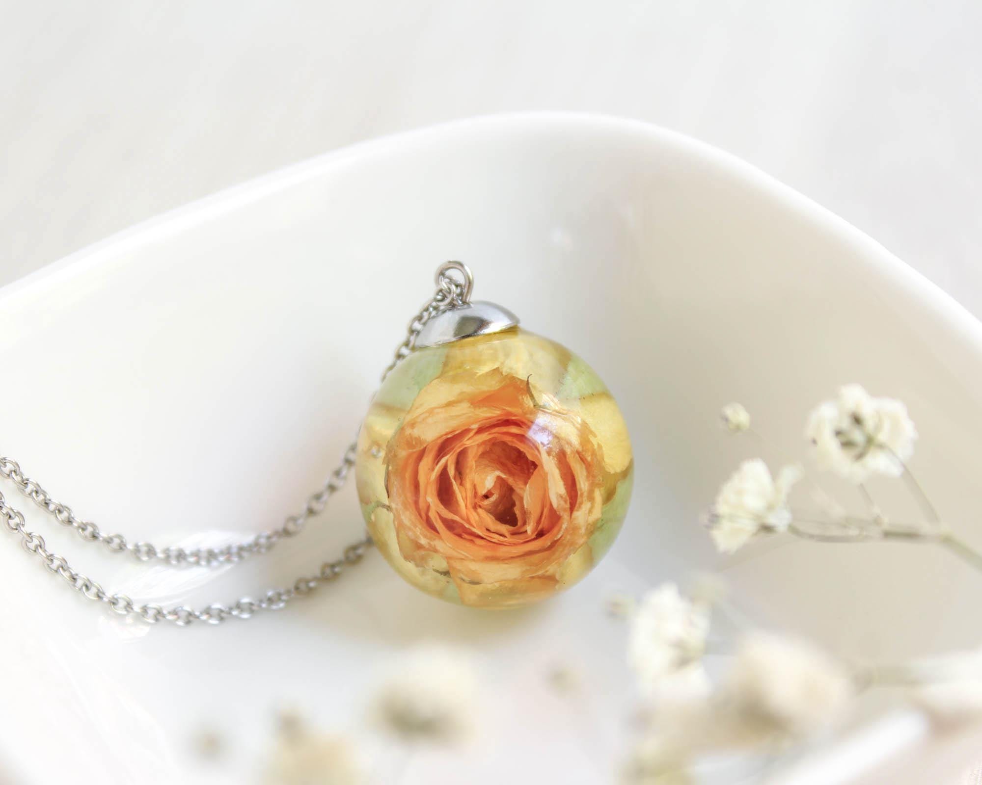 本物の黄色いバラのネックレス、ボタニカル樹脂ジュエリー、お母さんへ